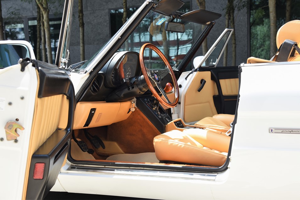 Alfa Romeo Spider 2.0