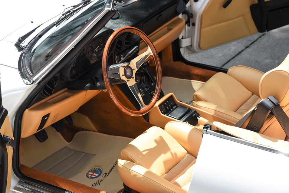 Alfa Romeo Spider 2.0
