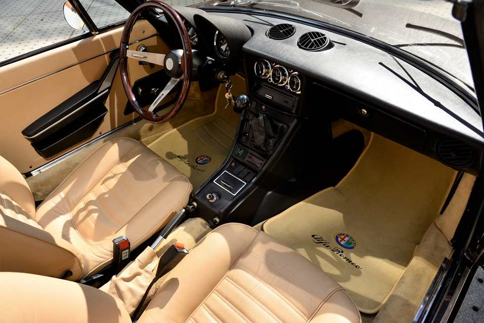 Alfa Romeo Spider 2000