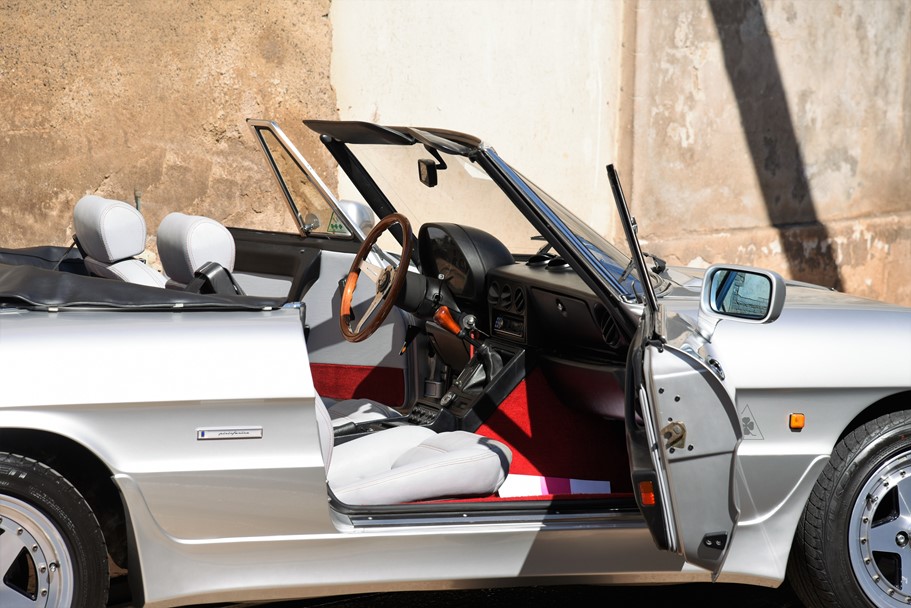 Alfa Spider QV Zender