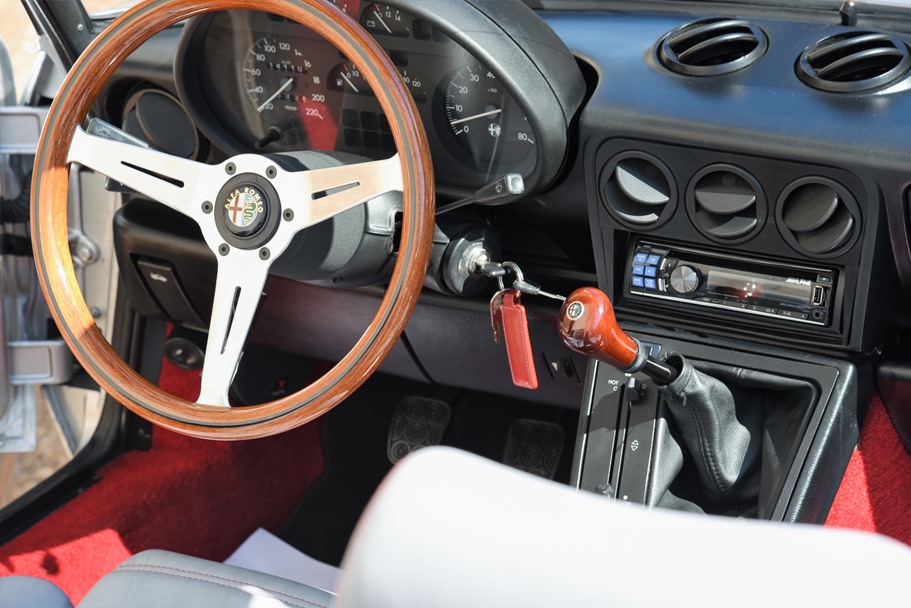 Alfa Spider QV Zender