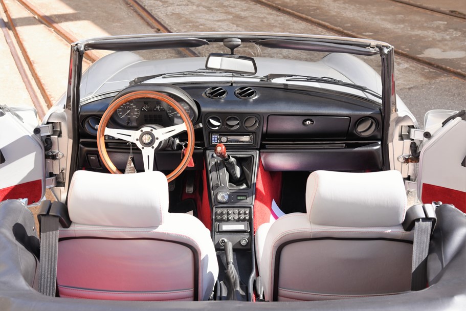 Alfa Spider QV Zender
