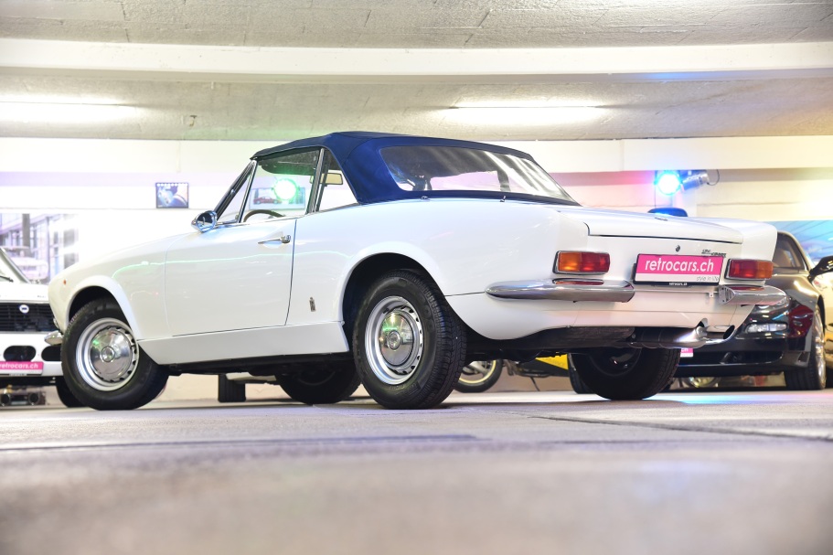 Fiat AS 124 Spider