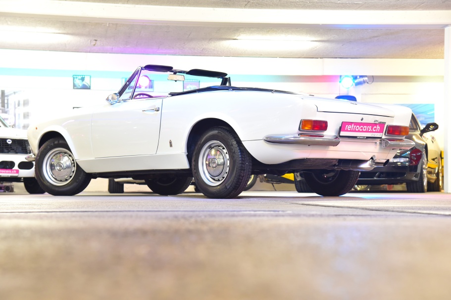 Fiat AS 124 Spider