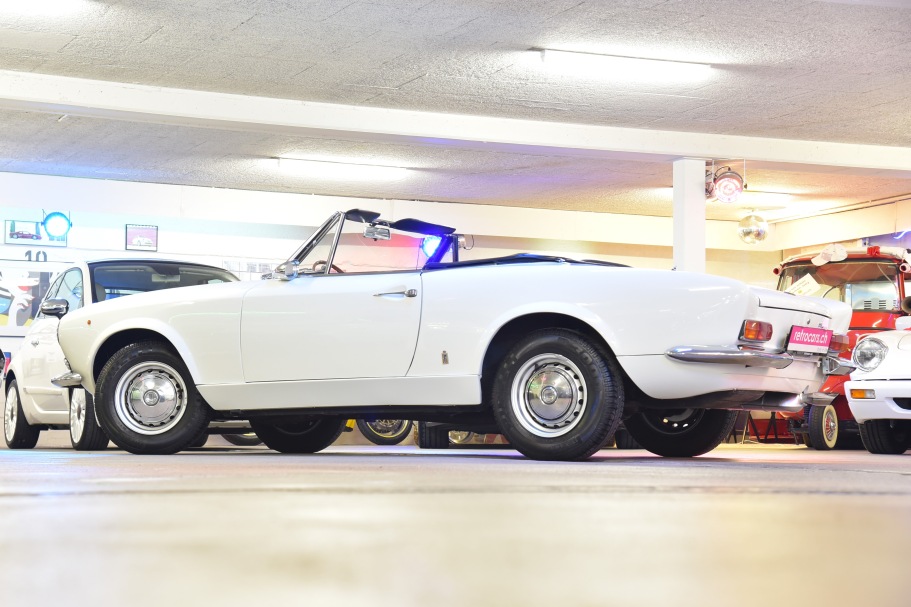 Fiat AS 124 Spider