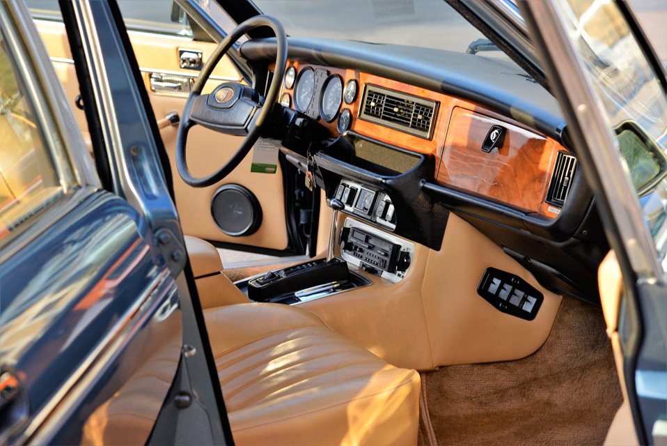 JAGUAR XJ12