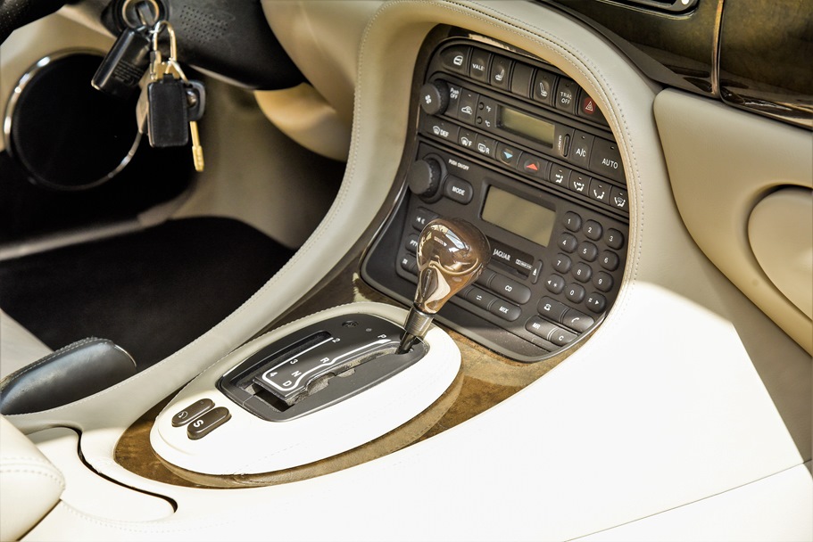Jaguar XJR