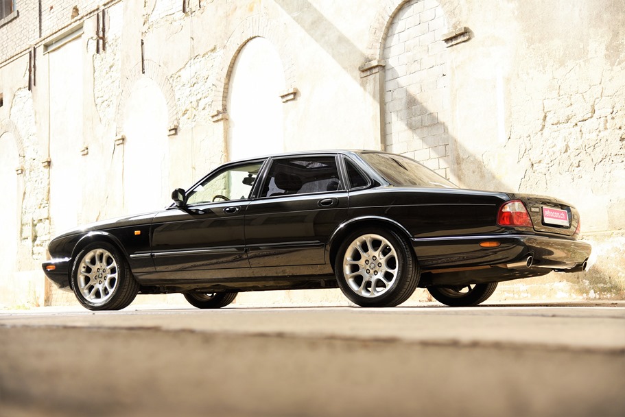 Jaguar XJR