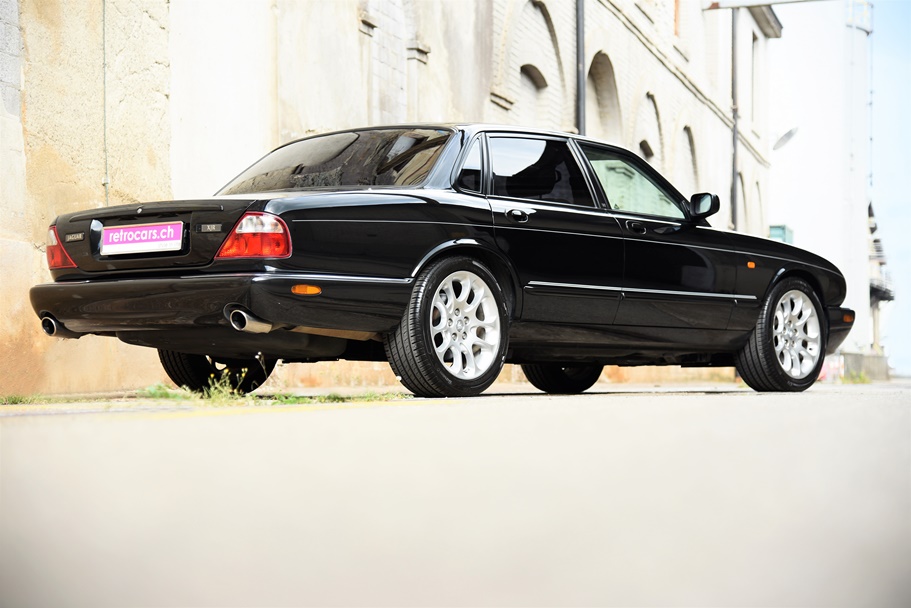 Jaguar XJR