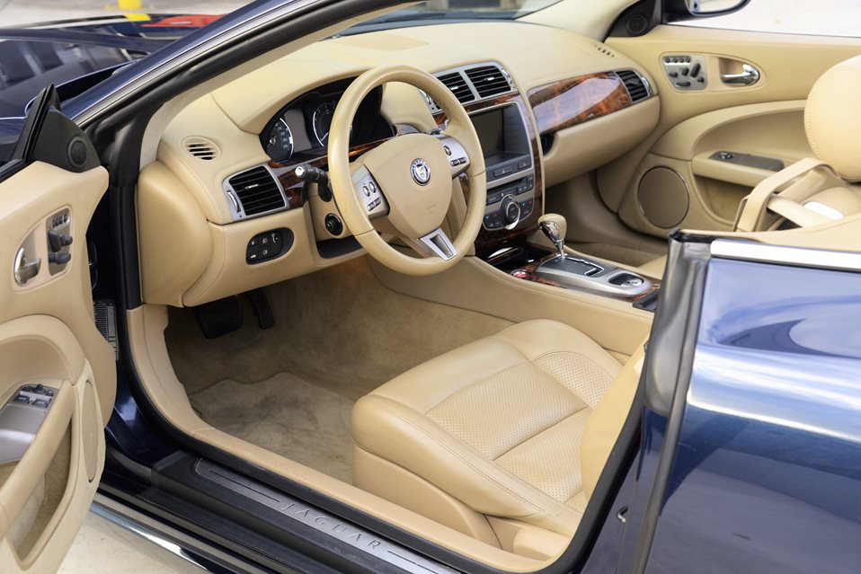 Jaguar XK 8