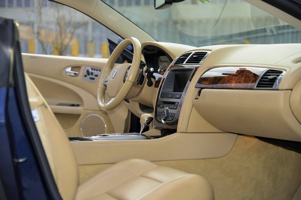 Jaguar XK 8