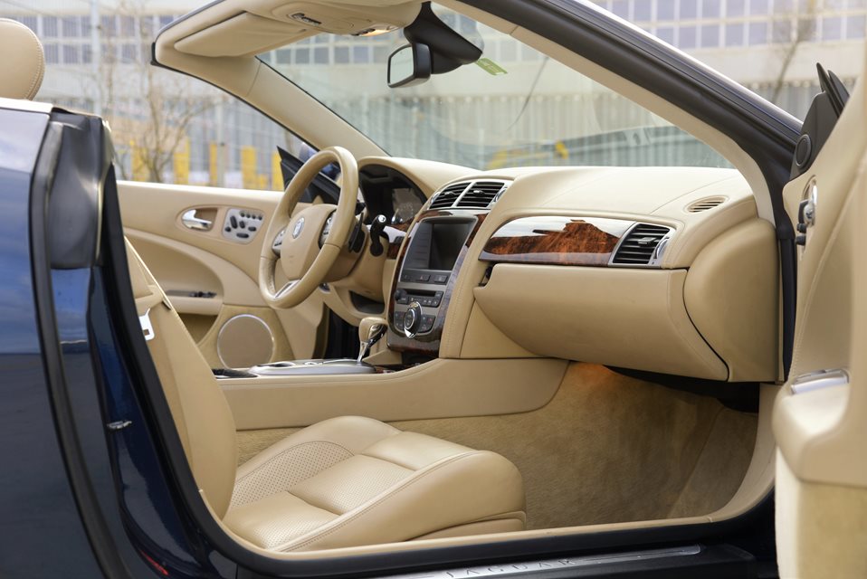 Jaguar XK 8