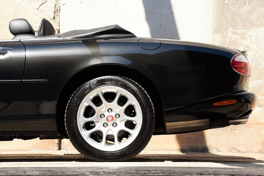 Jaguar XKR