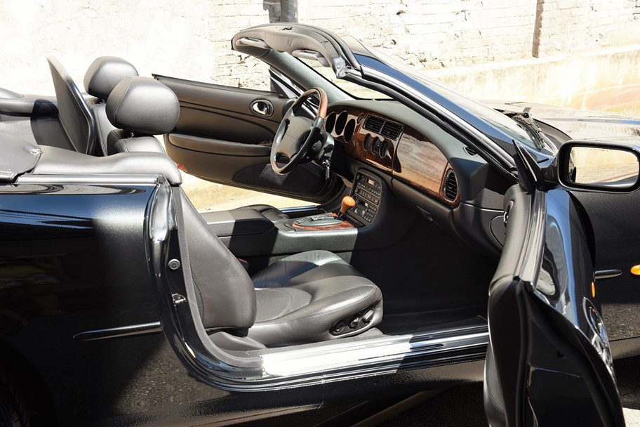 Jaguar XKR