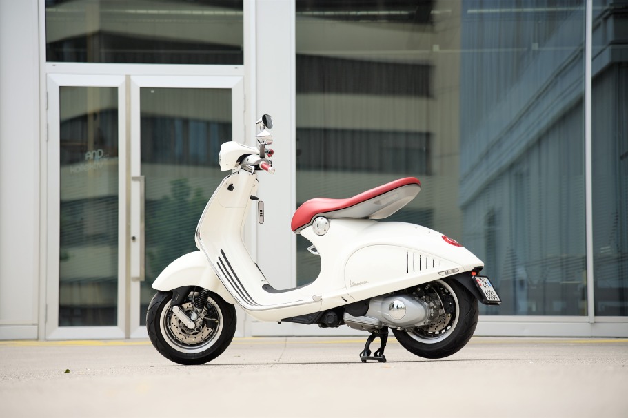 Vespa 946