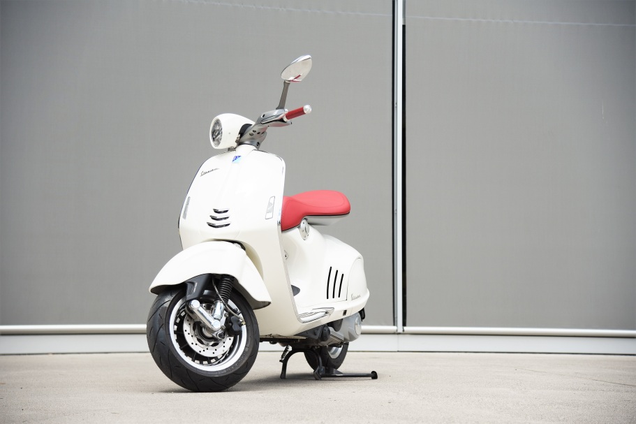 Vespa 946