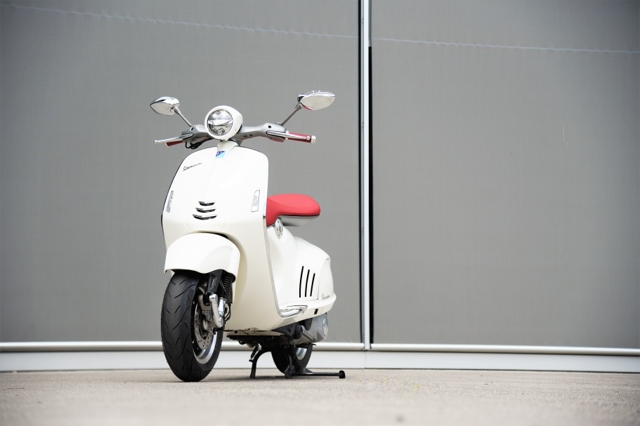 Vespa 946