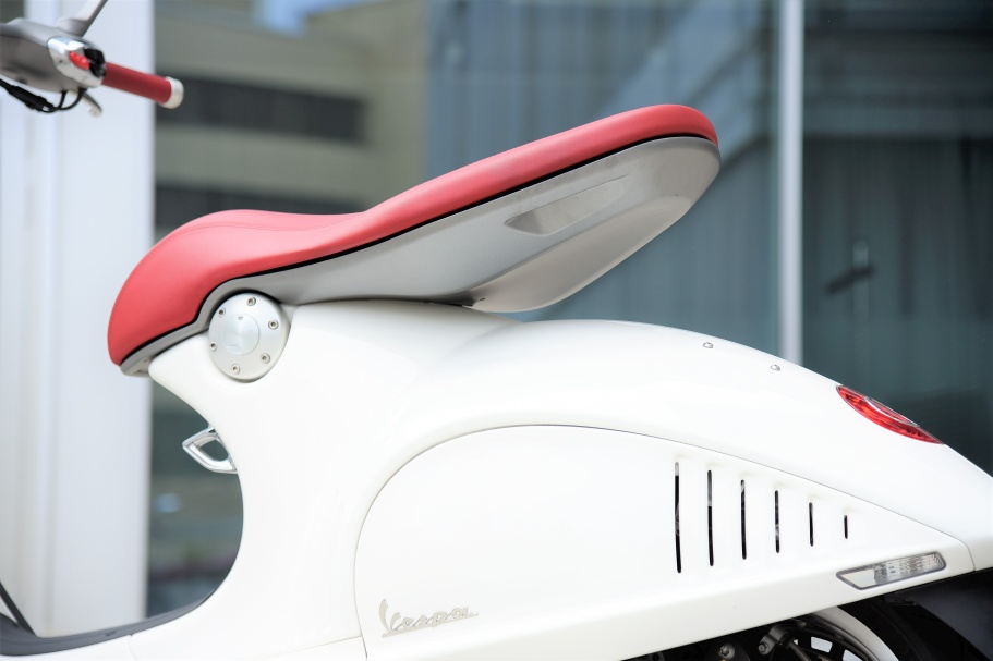 Vespa 946