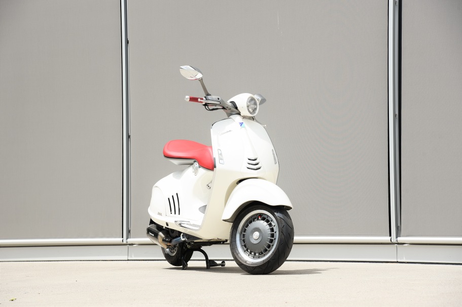 Vespa 946