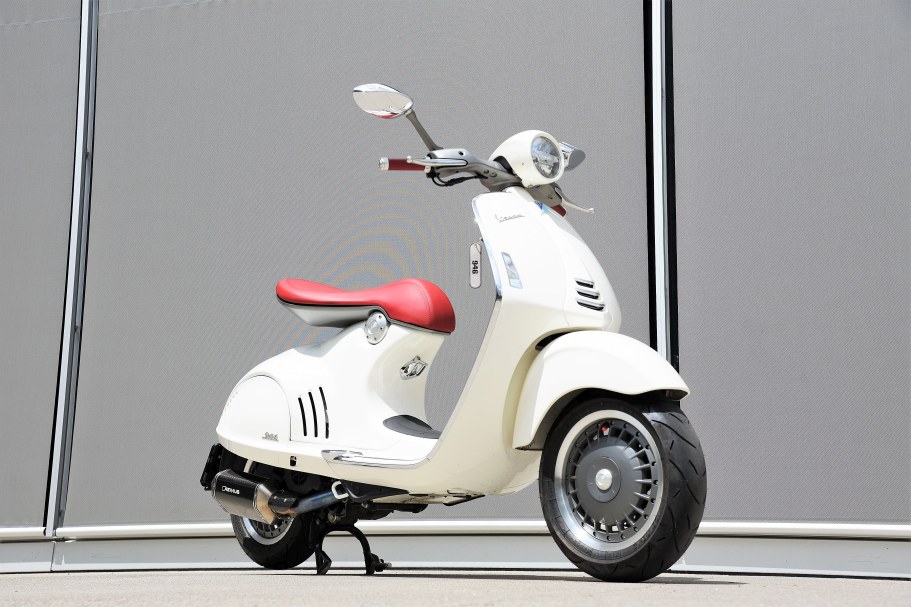 Vespa 946