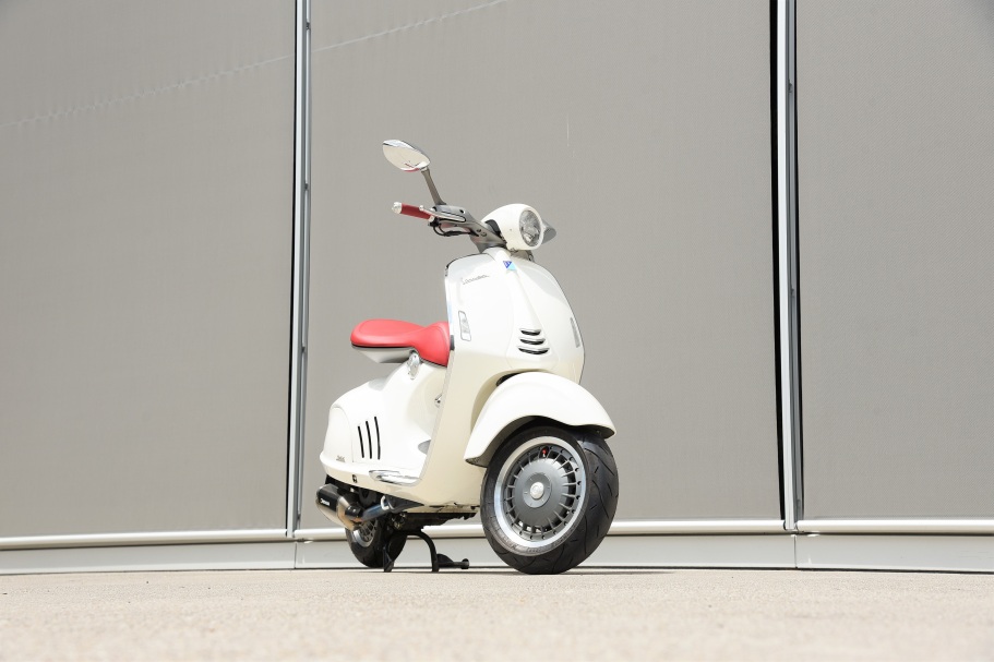 Vespa 946