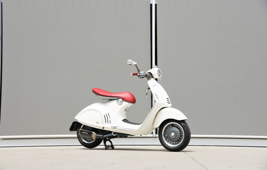 Vespa 946